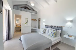 Paxos Couple House by Konnect - Image 4