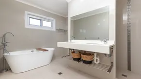49 King George Parade - Image 3