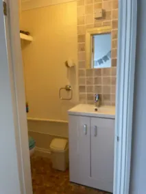 Seaside themed self contained cabin, hot tub & Bbq - Image 2