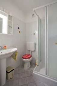 Comfortable and modern apartment with two bedrooms, top location, close to the beach and the center of Porec - Image 4