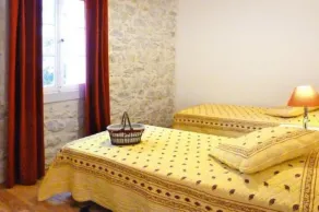 Et hus i Provence, i en del af Mas, typisk provencalsk hus. - Image 2