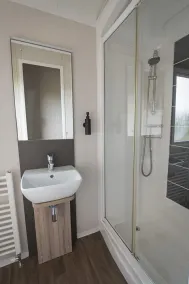 Daisy's Den 3 Bedroom Lodge With large Patio, Hot Tub - Image 4