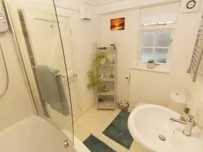 A lovely traditional Norfolk flint cottage in a great location. - Image 4
