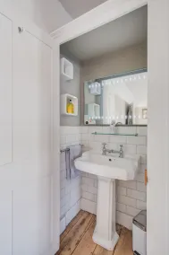 CENTRAL LONDON HISTORIC TOWNHOUSE! NEAR BUCKINGHAM PALACE, RIVER METROS & CAFES! - Image 5