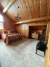 Amazing mountain views, daily wildlife show and a cozy log house for serenity. - Image 5