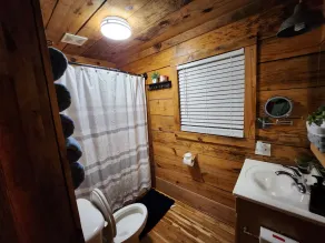 10. Spacious 1 bedroom cabin - Image 2