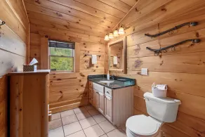 Peaceful 5-bedroom cabin with hot tub and views - Image 5