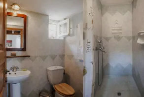 A spacious residence with unobstructed views. - Image 2