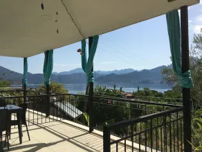 Selimiye de huzurlu doğası deniz mavisi dağ yeşili içinde gülümse - Image 1