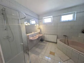 Holiday home with pool and internet - Image 5