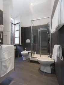 Al 7 Rooms - Image 2