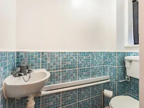 This is a lovely house in a great location. - Image 3