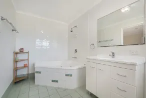 Family Friendly Beach House: Short stroll to beach - Image 5