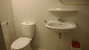Stort hus med skog och sjö - Image 4
