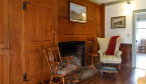 Beckons you to enjoy an idyllic farm stay in a colonial home for 16 guests. - Image 3