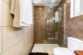 Ocho Rios Luxury 1 Bed Modern Appartment With Wifi/Pool/AC - Image 2