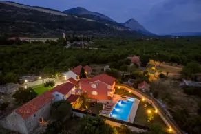 Villa Poquito con piscina climatizada interior Makarska - Image 5