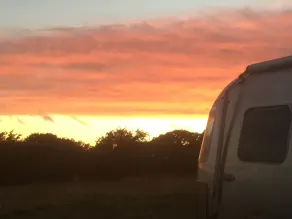 Stunning Views-10mins Beaches-King-Ensuite Bathroom-Tent Sauna-Campfire-BBQ-Pets - Image 4