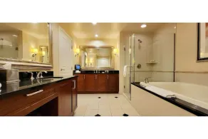 Amazing The Signature at MGM condo, with beautiful Strip view. No resort fees! - Image 4