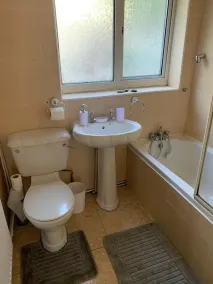 Tidy and Secure Contractor Housing *free parking* - Image 2