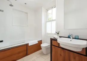 Beautiful Georgian property enjoying a quiet location. Sleeps 10. - Image 3