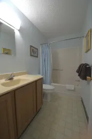 Nyrenoverade Rymlig radhus, montera snöutsikt, shuttle till berg, pool - Image 5