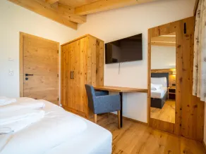 Modern home & balcony near St. Anton am Arlberg - Image 3