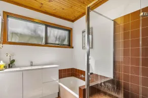 Koonya Beach House, 500m to beach, 15min from the Hot Springs and golf courses - Image 3