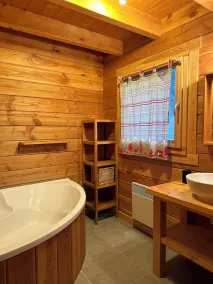 Chalet Érable**** – Sauna – 8 Pers | Ménage, Serviettes & Lits Faits Inclus - Image 5