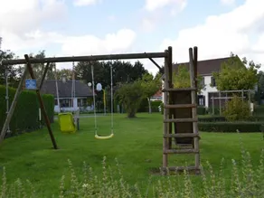 Maison 'Gîte Insolite Roulotte 5 Personnes' avec Terrasse Privée, Jardin Privé - Image 2