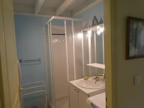 Luminoso apartamento T3 de 2 dormitorios, cerca del centro de la ciudad y las pistas de esquí. - Image 3