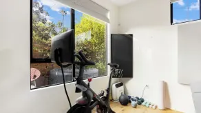 Silverlake Sunset Treehouse Art-filled Escape w/ Jacuzzi + Sauna Avantstay - Image 3
