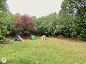 Exklusivt hus med vacker trädgård och privat pool - Image 3