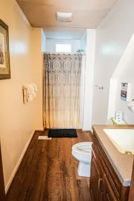 Stunning cottage overlooking Lake Innsbruck 5 miles from Wild Animal Safari! - Image 5