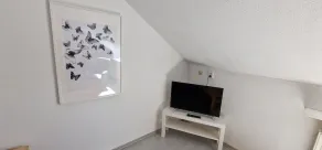 Schöne 3 Zimmer Wohnung mit Klimaanlage, Zentral und Naturnah - Image 2