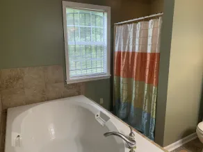 Cozy 3 Bedroom Home, Close to 3 Major Cities - Image 2
