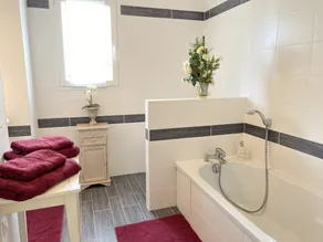 A bed and breakfast - Image 4