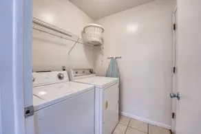 3BR Dog-Friendly Home w/ Fenced Yard Near Park & Doctor's Lake - Image 2