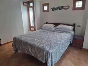 Beautiful home with ocean views - Image 4