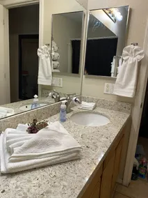 Cozy family home. Minutes away from west gate ( state farm stadium)!! - Image 2