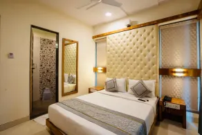 2 bedroom service apartment near Mumbai Airport - Image 4
