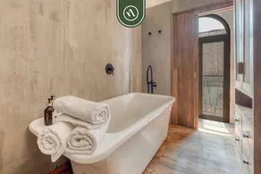 Luxury 1 BR Condo in Downtown - AC - Peaceful - Image 4