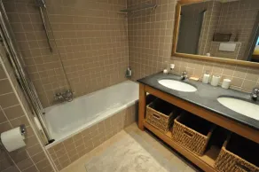Ground Floor Apartment With Patio - Image 2