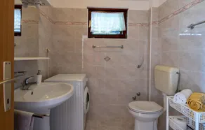 Pet friendly home in Plomin - Image 4