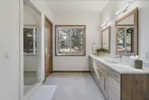 Deschutes Executive Retreat - 6BR Luxury Rental - Image 3
