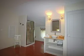 Recently renovated 19th century wine estate, at the foot of Mont Ventoux - Image 5