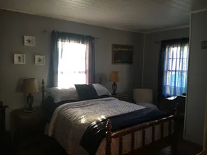 2 chambres 1 salle de bain, grande terrasse et quai, sur l'eau dans une crique paisible, Année - Image 5