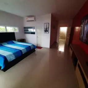 Beachfront home with private pool. Private Parking - Image 3