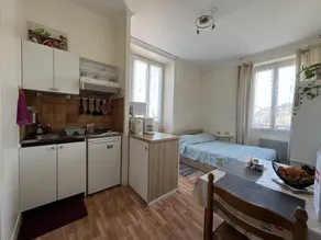 Charming Studio with Internet, Close to Spa & Downtown, Pets Allowed - Image 4