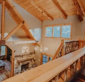 Lakefront 3 bedroom cabin sleeps 10, 8 minute drive to Gorges State Park - Image 2